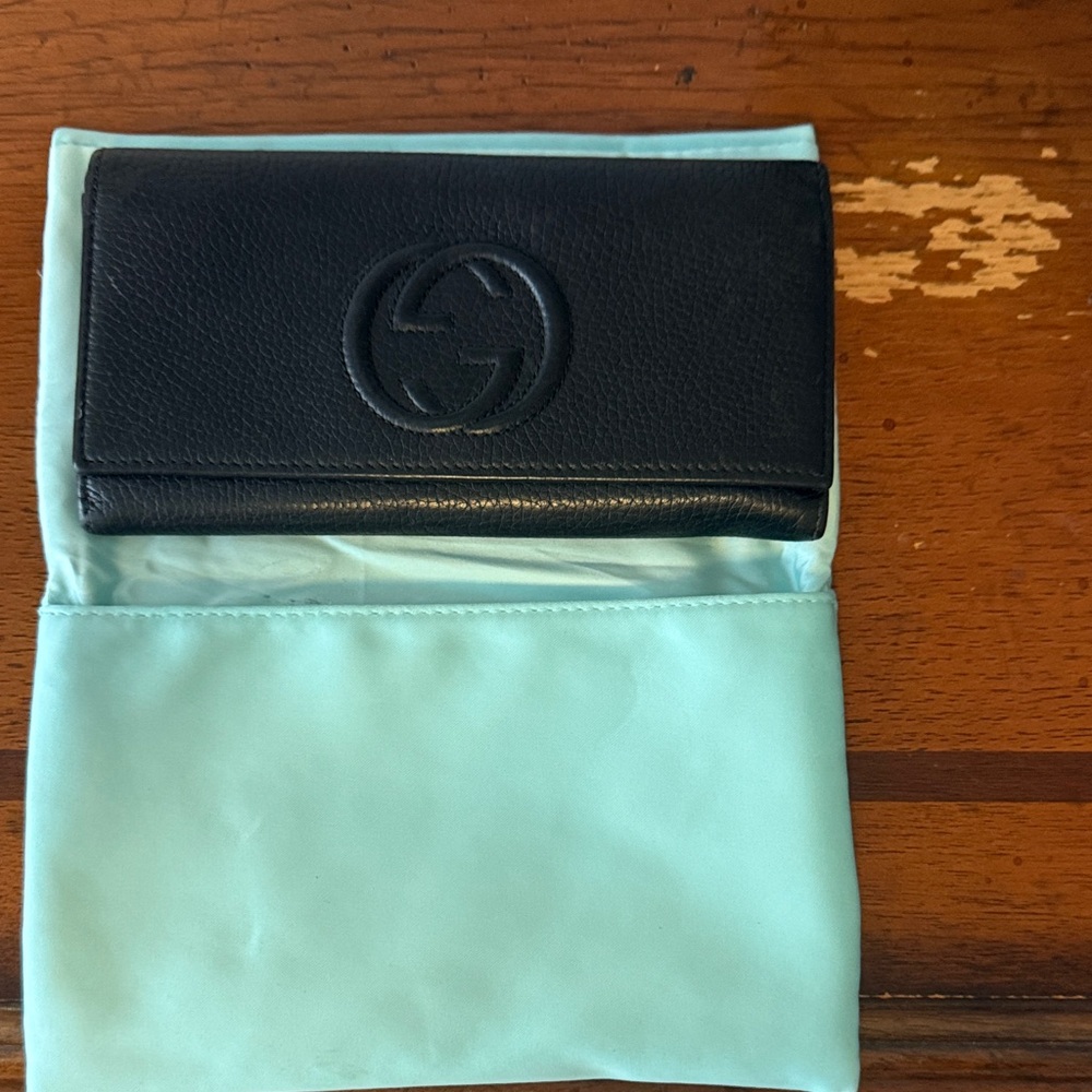 Gucci Black Leather Women's Wallet with Embossed Logo